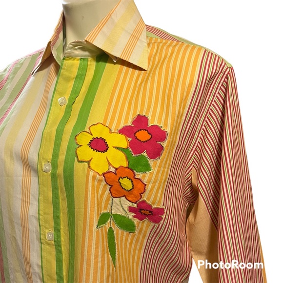 Striped button down 70s vibe with embroidered flowers - Picture 2 of 9